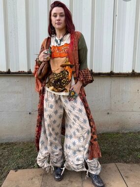 A Rare Bird Peek-a-boo  Star-Printed Wide Leg Drawstring Joggers